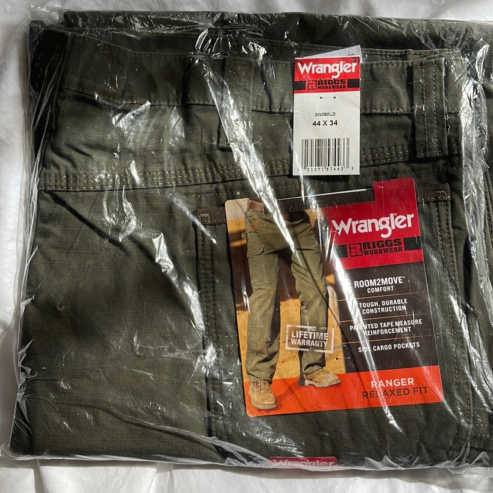 New wrangler relaxed fit man’s pants